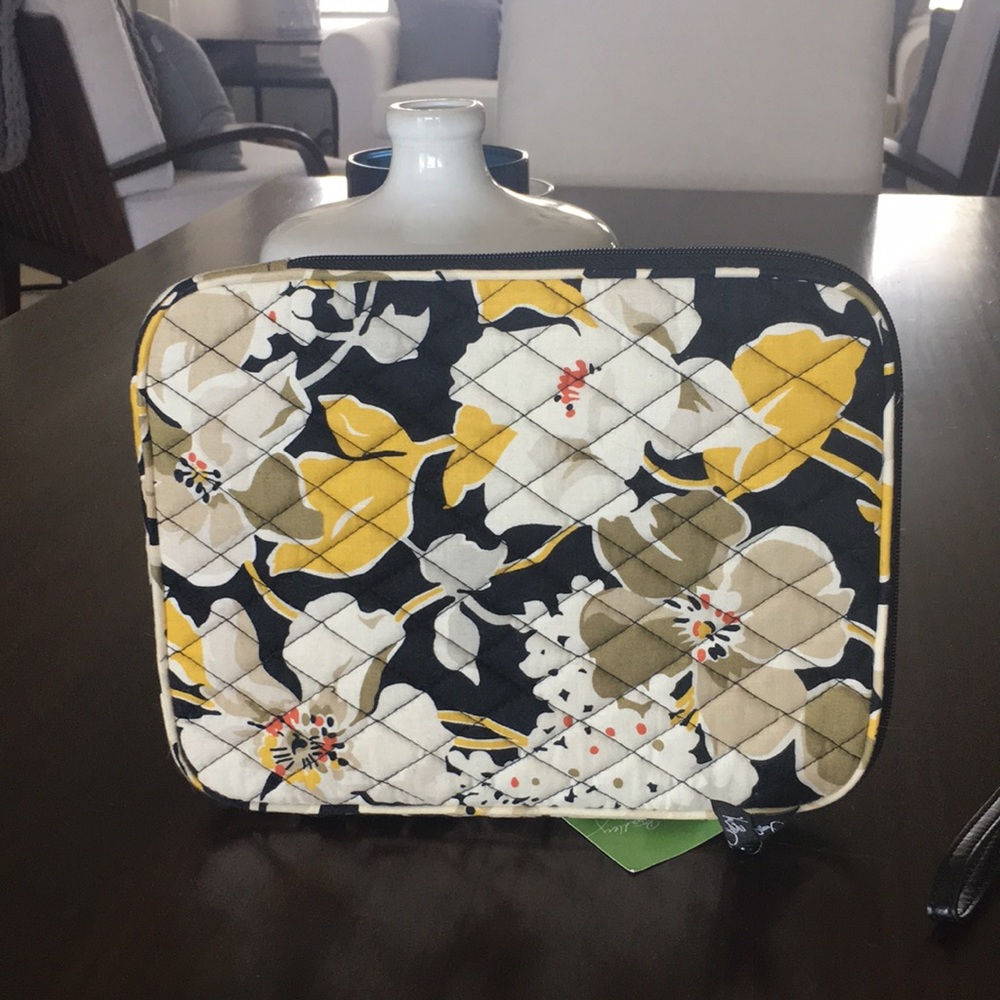 Vera Bradley tablet sleeve - Picture 2 of 7